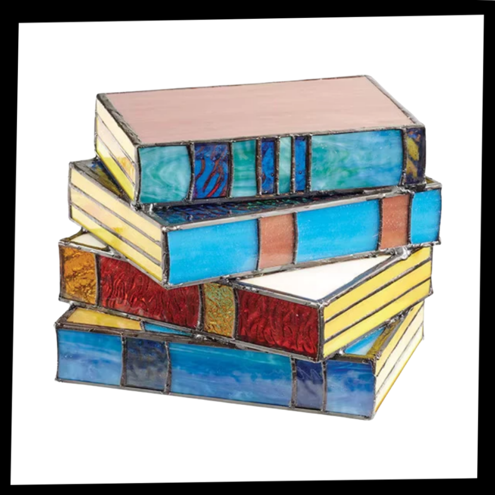 Lámpara atemporal con forma de libros apilados
- Ozerty